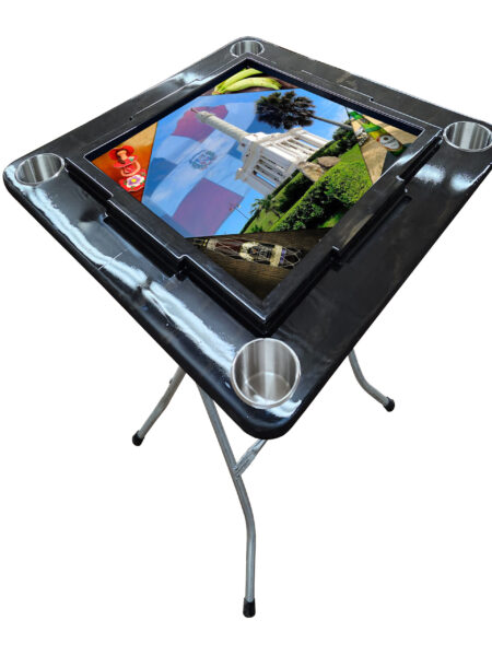 Mesa de Domino del monumento y bandera Dominicana